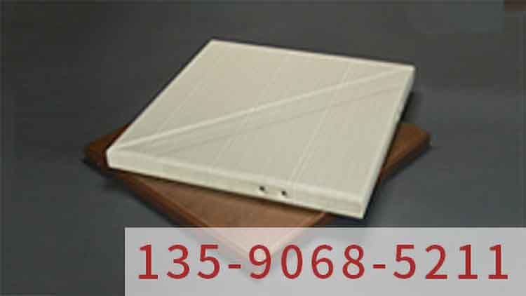 氟碳鋁單板之木紋鋁單板為建筑帶來獨(dú)特的視覺效果和舒適的氛